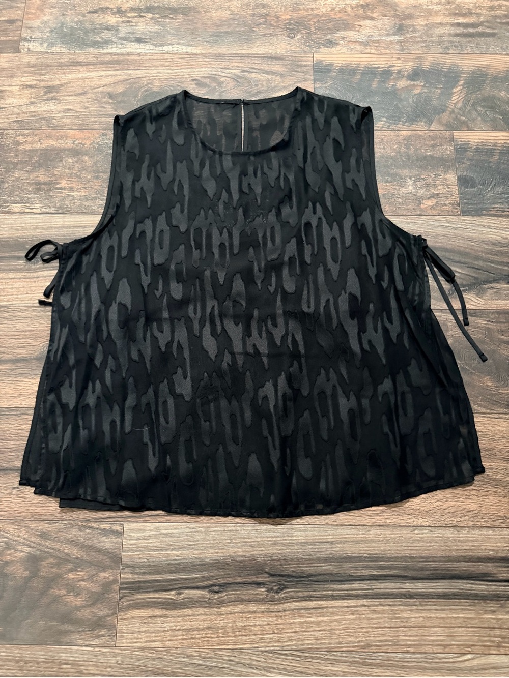 Calvin Klein Women's Sleeveless Burnout Blouse size XL